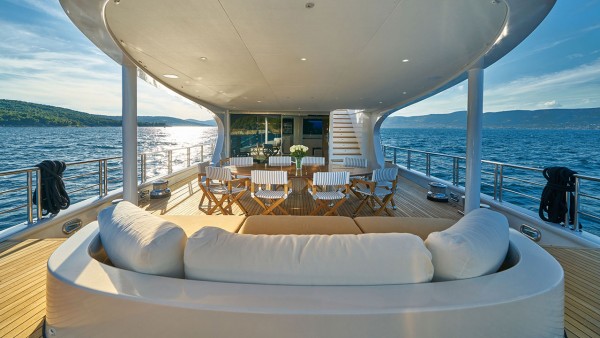 Sailing Yacht Acapella