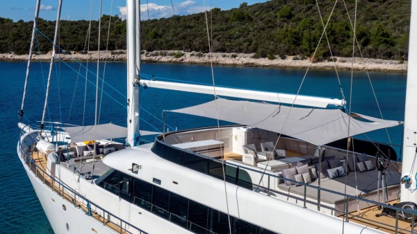Sailing Yacht Aurum Sky