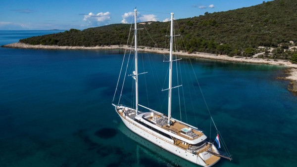 Sailing Yacht Aurum Sky