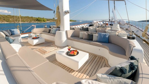 Sailing Yacht Lady Gita