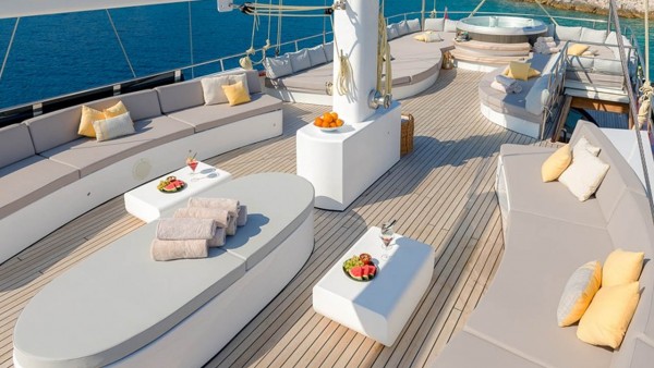 Sailing Yacht Lady Gita