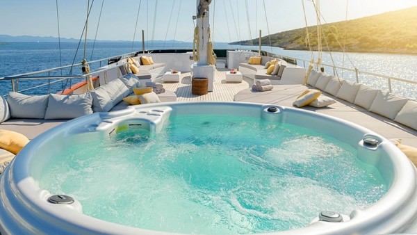 Sailing Yacht Lady Gita
