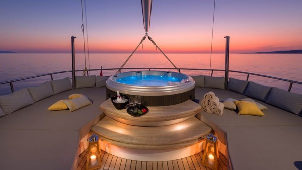 Sailing Yacht Lady Gita