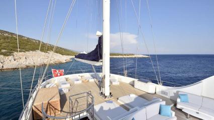 Sailing Yacht Meira