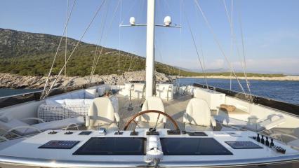 Sailing Yacht Meira