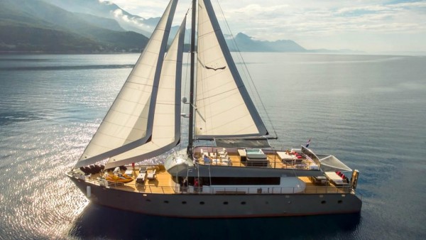 Rara Avis Sailing Yacht