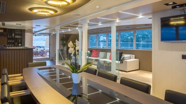 Sailing Yacht Rara Avis