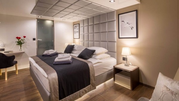 Sailing Yacht Rara Avis