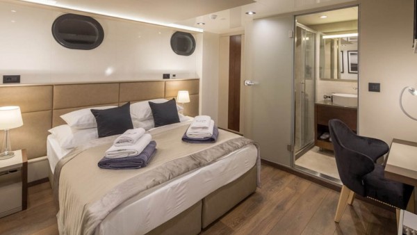 Sailing Yacht Rara Avis