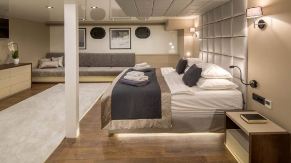 Sailing Yacht Rara Avis