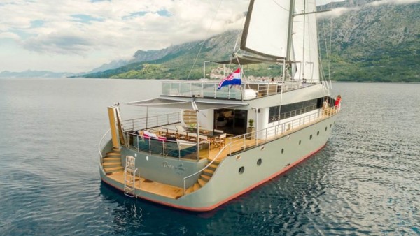 Sailing Yacht Rara Avis