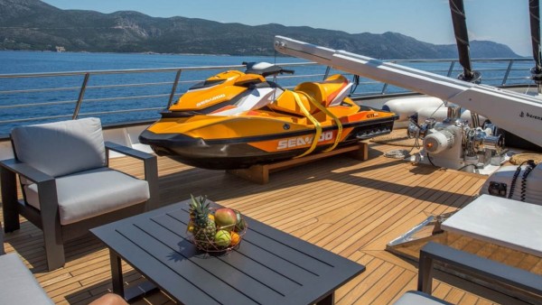 Sailing Yacht Rara Avis
