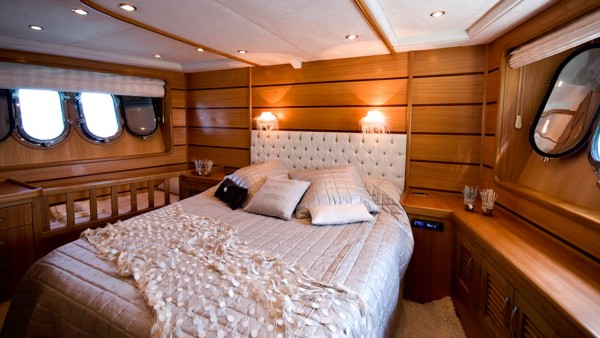 Motor Yacht Azmim