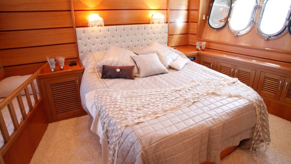 Motor Yacht Azmim