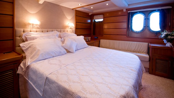 Motor Yacht Azmim