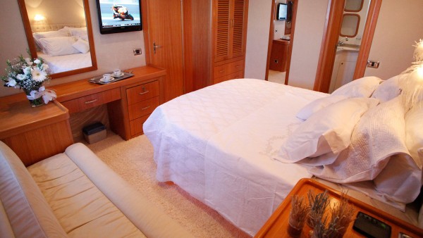 Motor Yacht Azmim