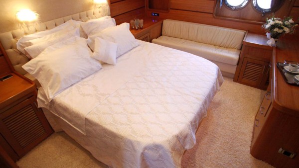 Motor Yacht Azmim
