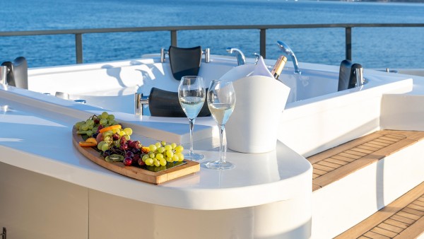 Motor Yacht Calm Down