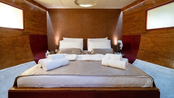 Motor Yacht F68
