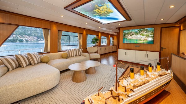 Motor Yacht Lila