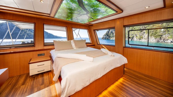 Motor Yacht Lila