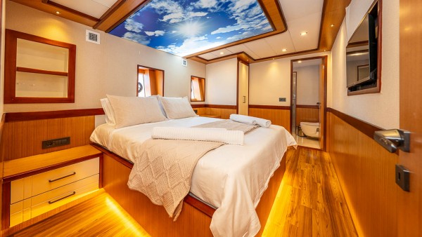 Motor Yacht Lila