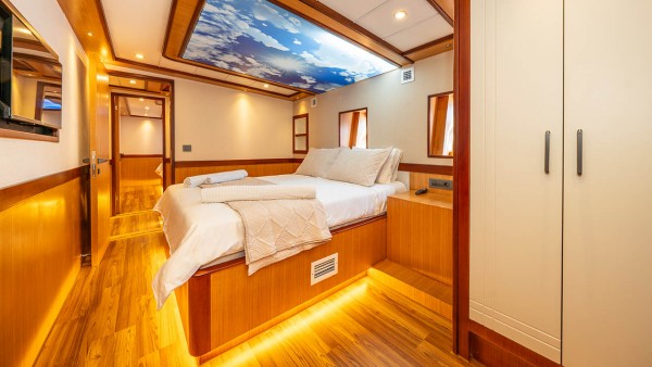 Motor Yacht Lila