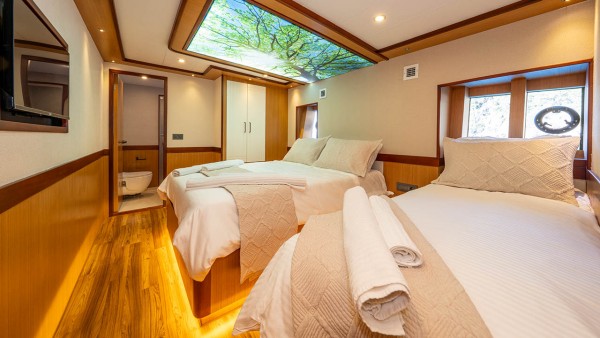 Motor Yacht Lila