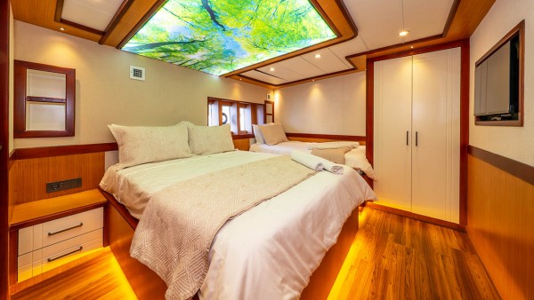 Motor Yacht Lila