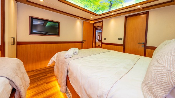 Motor Yacht Lila