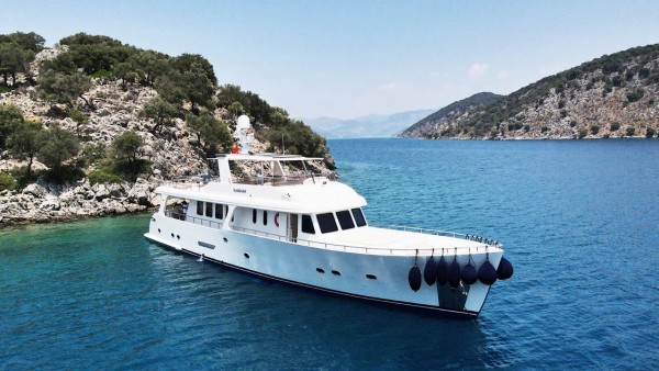 Vanguard Motor Yacht